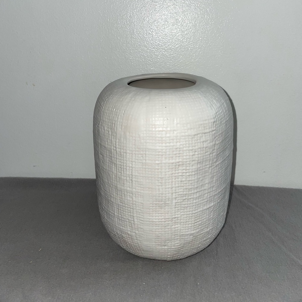 threshold cream ceramic vase - Picture 2 of 4